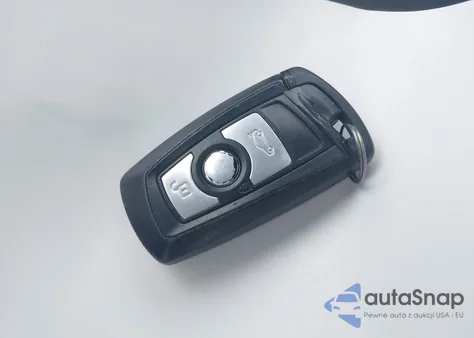 2015 BMW 320I xDrive z USA, uszkodzony, nr VIN WBA3C3G59FNS74054